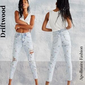 Driftwood Women's Mom’s Distressed Light Blue Floral Jeans Size 29 NWT